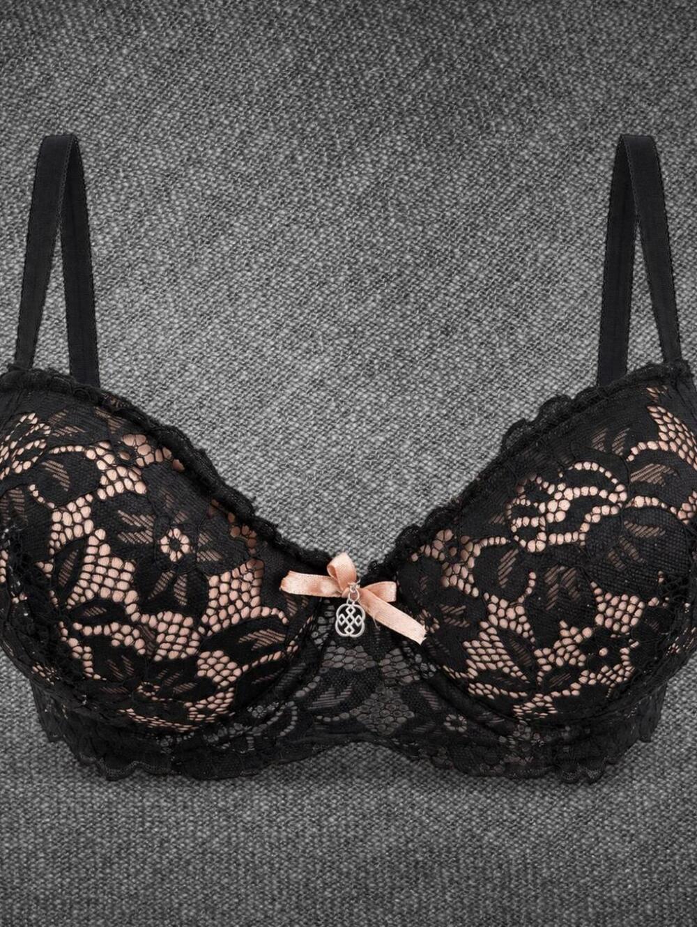 Daisy Fuentes Black Lace Nude Underwire Bra 34C